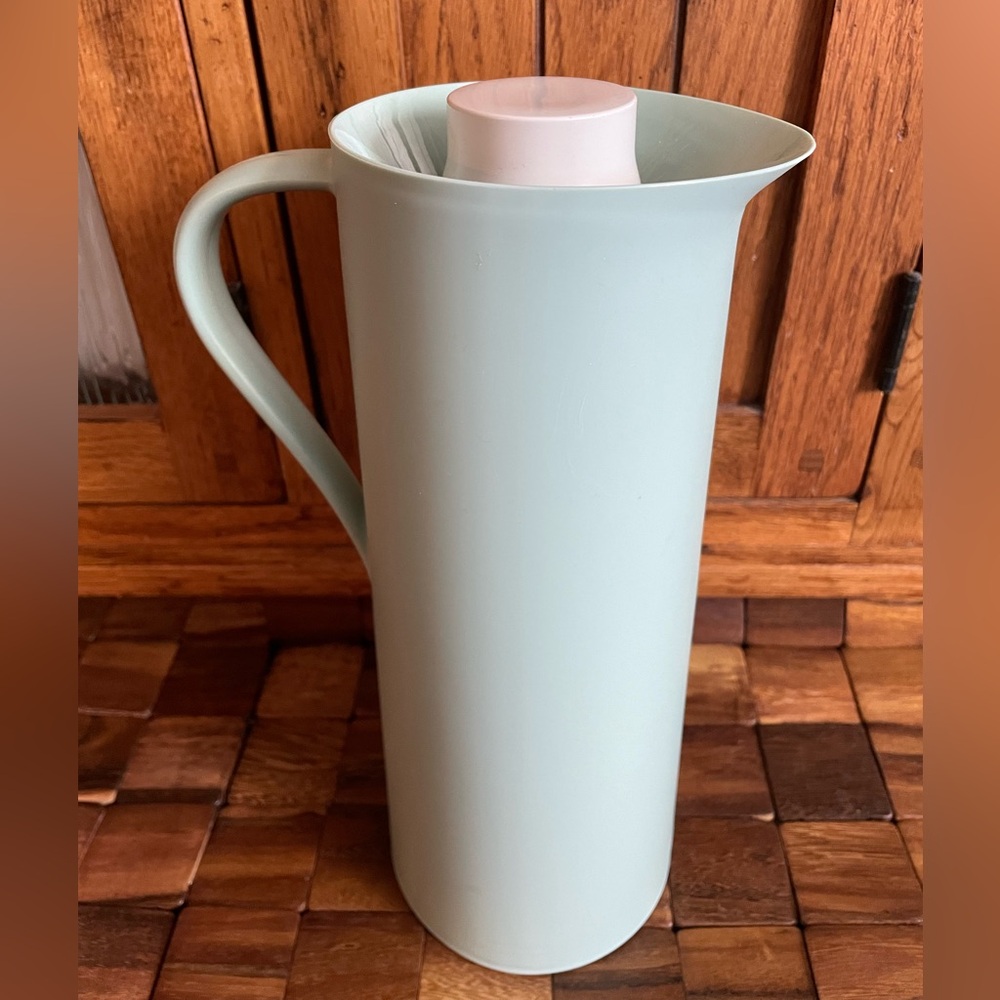 Ikea Behovd Insulated Vacuum Flask 34 Oz Light Green